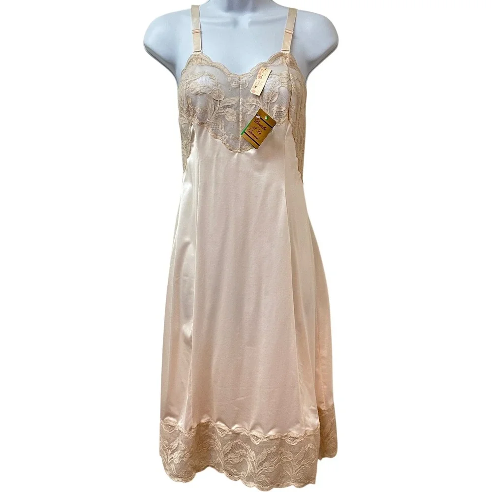 Vintage Wonder Maid Peach Lace Full Slip Dress 2992 A Antron Nylon NWT USA 32